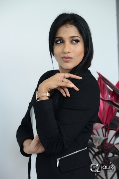 Rashmi-Gautam-Interview-About-Next-Nuvve-Movie